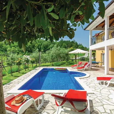 4 Bedroom Beautiful In Kranjci *