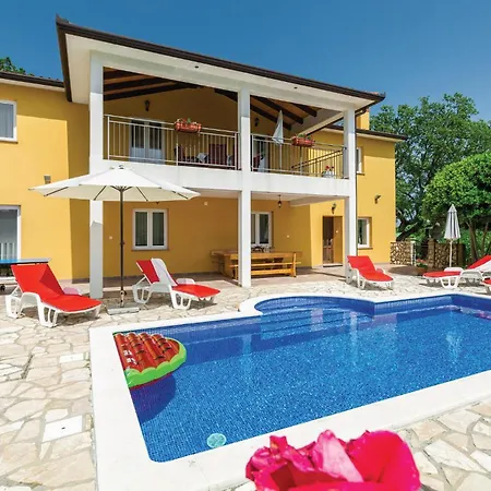 Holiday home 4 Bedroom Beautiful In Kranjci