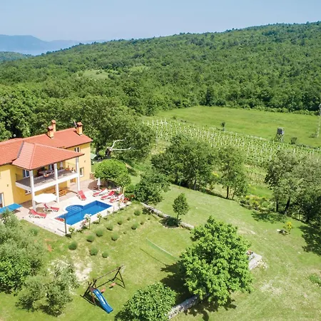 4 Bedroom Beautiful In Kranjci *