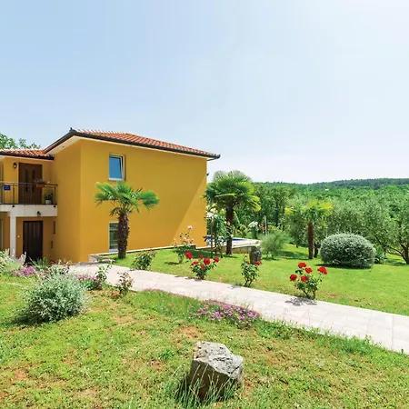 Holiday home 4 Bedroom Beautiful In Kranjci *