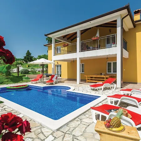4 Bedroom Beautiful In Kranjci