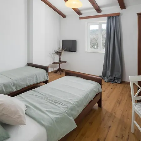 Holiday home 4 Bedroom Beautiful In Kranjci