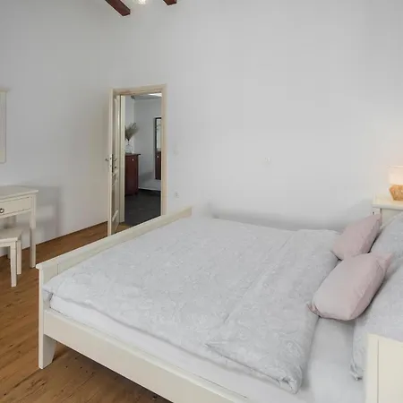 Holiday home 4 Bedroom Beautiful In Kranjci *