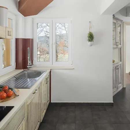 4 Bedroom Beautiful In Kranjci *