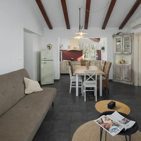 Holiday home 4 Bedroom Beautiful In Kranjci