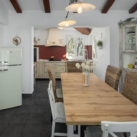Holiday home 4 Bedroom Beautiful In Kranjci Rasa