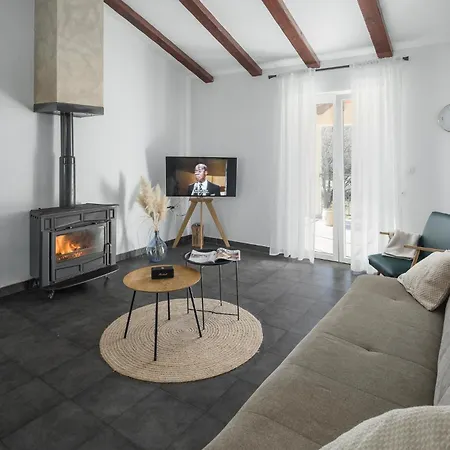 4 Bedroom Beautiful In Kranjci *