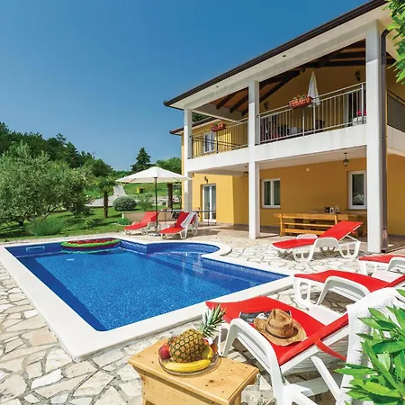 4 Bedroom Beautiful In Kranjci Vakantiehuis